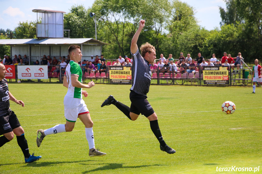 Partyzant MAL-BUD 1 Targowiska - Cosmos Naowotaniec 1:2