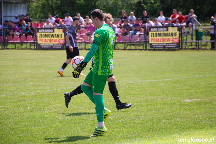 Partyzant MAL-BUD 1 Targowiska - Cosmos Naowotaniec 1:2