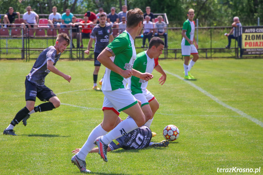 Partyzant MAL-BUD 1 Targowiska - Cosmos Naowotaniec 1:2