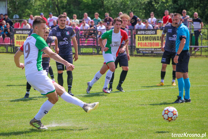 Partyzant MAL-BUD 1 Targowiska - Cosmos Naowotaniec 1:2