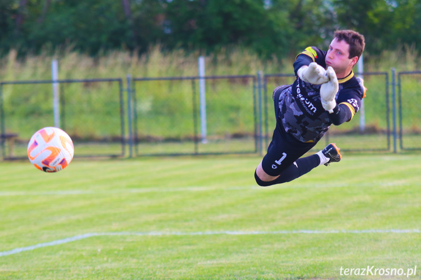 Partyzant MAL-BUD 1 Targowiska - Nafta Splast Jedlicze 1-1