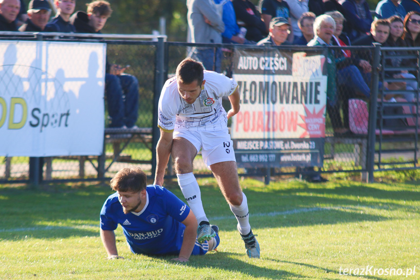 Partyzant MAL-BUD 1 Targowiska - Tempo Nienaszów 3-0 