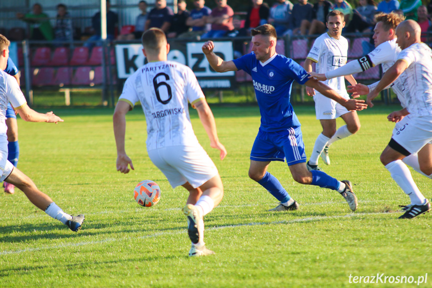 Partyzant MAL-BUD 1 Targowiska - Tempo Nienaszów 3-0 