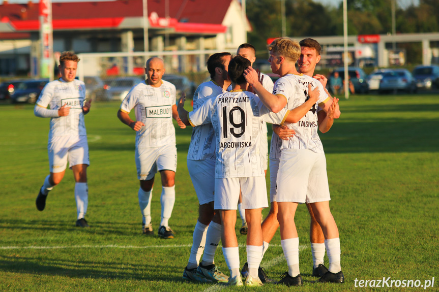 Partyzant MAL-BUD 1 Targowiska - Tempo Nienaszów 3-0 