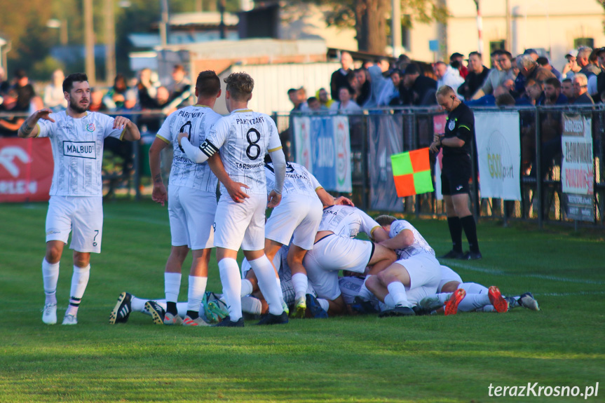 Partyzant MAL-BUD 1 Targowiska - Tempo Nienaszów 3-0 