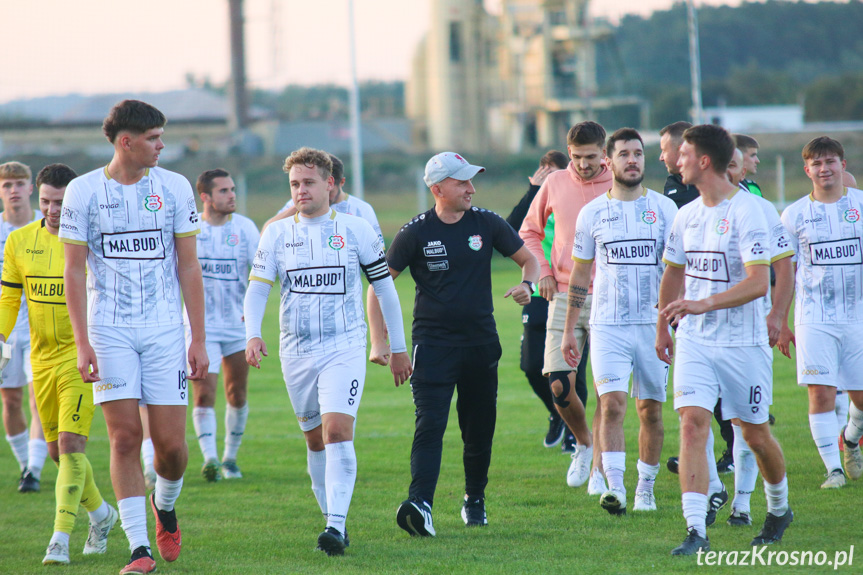 Partyzant MAL-BUD 1 Targowiska - Tempo Nienaszów 3-0 