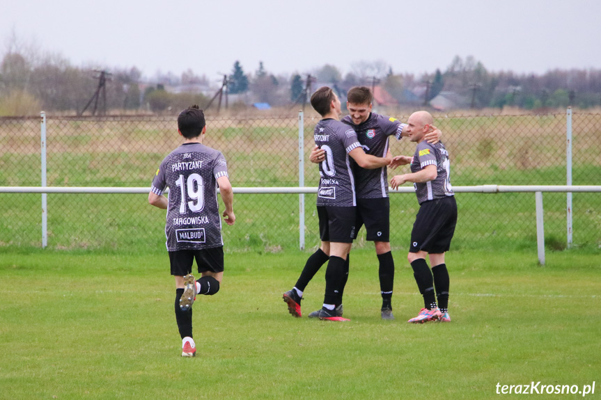 Partyzant MAL-BUD 1 Targowiska - Zamczysko Mrukowa 3:0