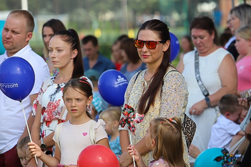 Piknik przy kościele w Jedliczu