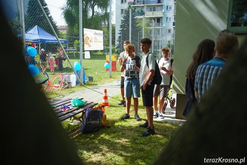 Piknik wakacyjny na Osiedlu Stefana Grota - Roweckiego w Krośnie