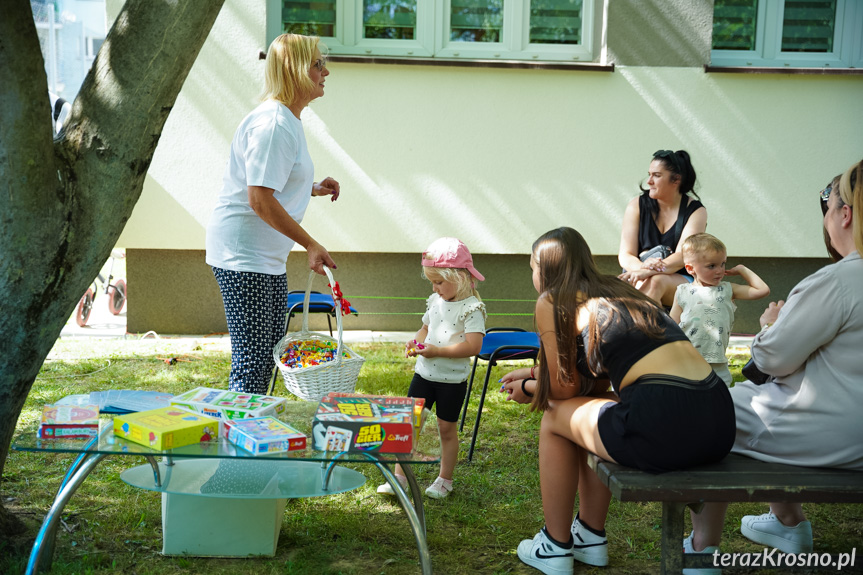 Piknik wakacyjny na Osiedlu Stefana Grota - Roweckiego w Krośnie