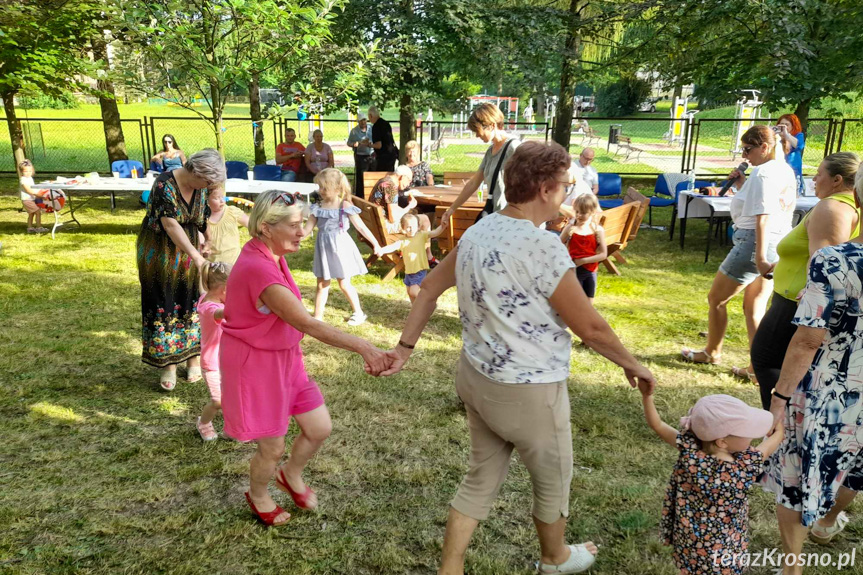 Piknik wakacyjny na Osiedlu Stefana Grota - Roweckiego w Krośnie