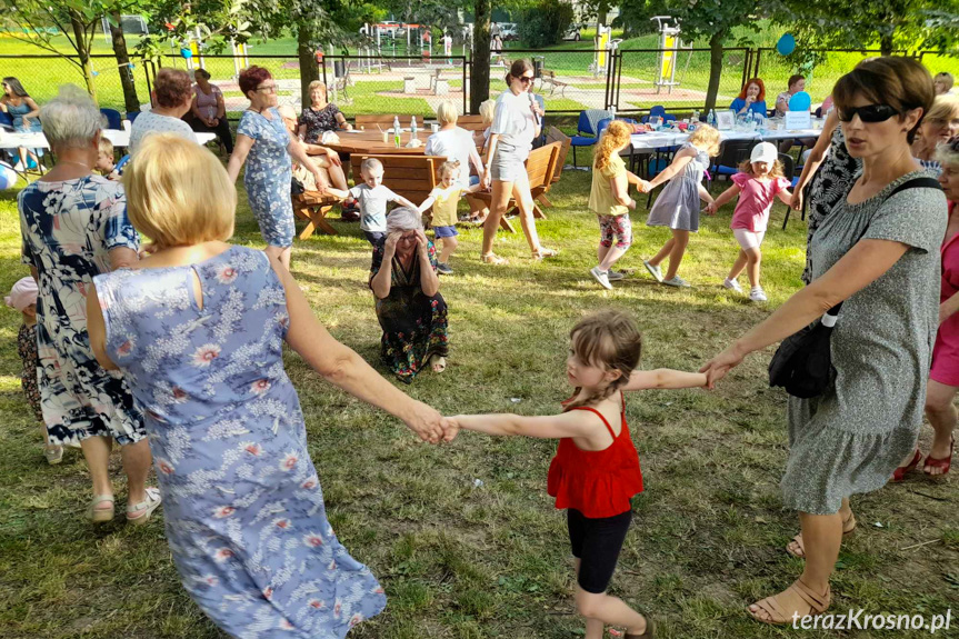 Piknik wakacyjny na Osiedlu Stefana Grota - Roweckiego w Krośnie