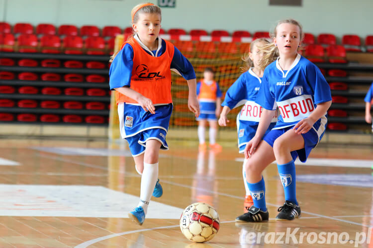 Pokazowy mecz dziewcząt ze szkółki piłkarskiej Beniaminek Krosno