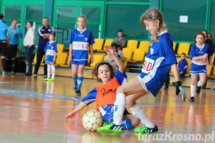 Pokazowy mecz dziewcząt ze szkółki piłkarskiej Beniaminek Krosno