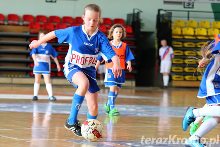 Pokazowy mecz dziewcząt ze szkółki piłkarskiej Beniaminek Krosno