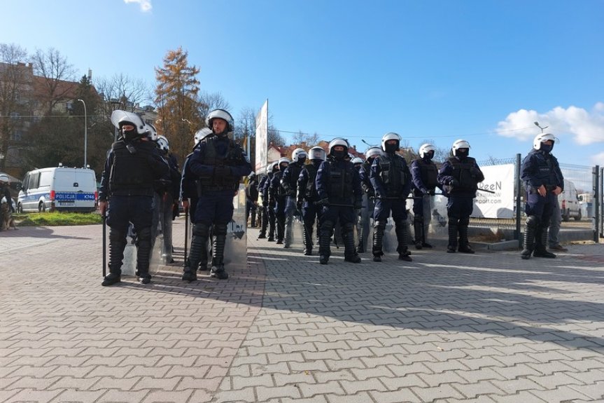 Policja zabezpiecza mecz