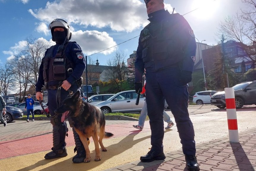 Policja zabezpiecza mecz