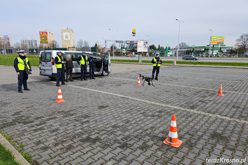 Policyjny dron nad krośnieńskimi ulicami