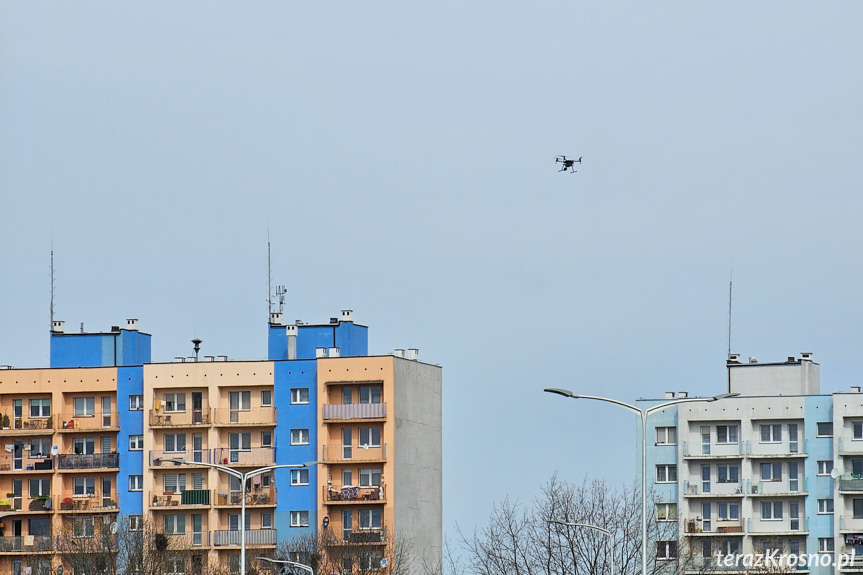 Policyjny dron nad krośnieńskimi ulicami