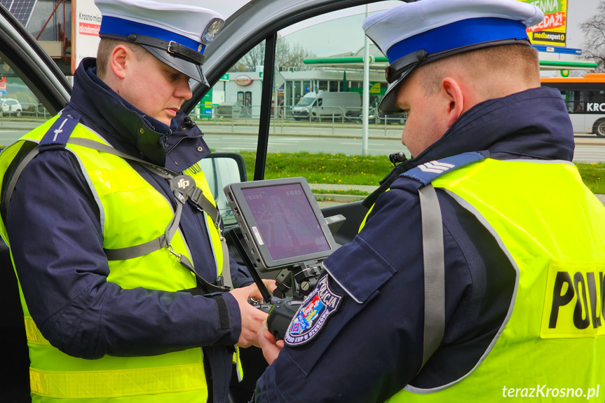 Policyjny dron nad krośnieńskimi ulicami