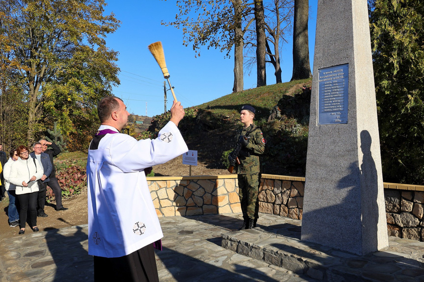 Poświęcenie odrestaurowanego pomnika w Króliku Polskim