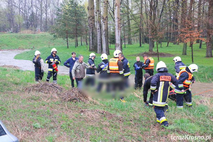 Poszukiwania mężczyzny w rzece