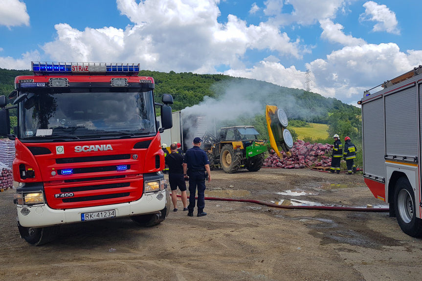 Pożar brykietu w naczepie