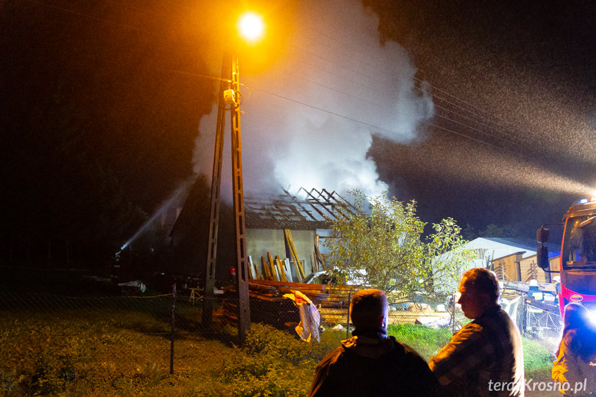 Pożar budynku gospodarczego w Długiem