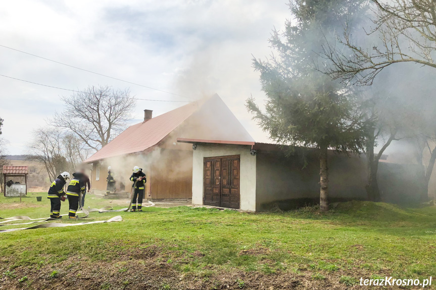 Pożar budynku gospodarczego w Rogach