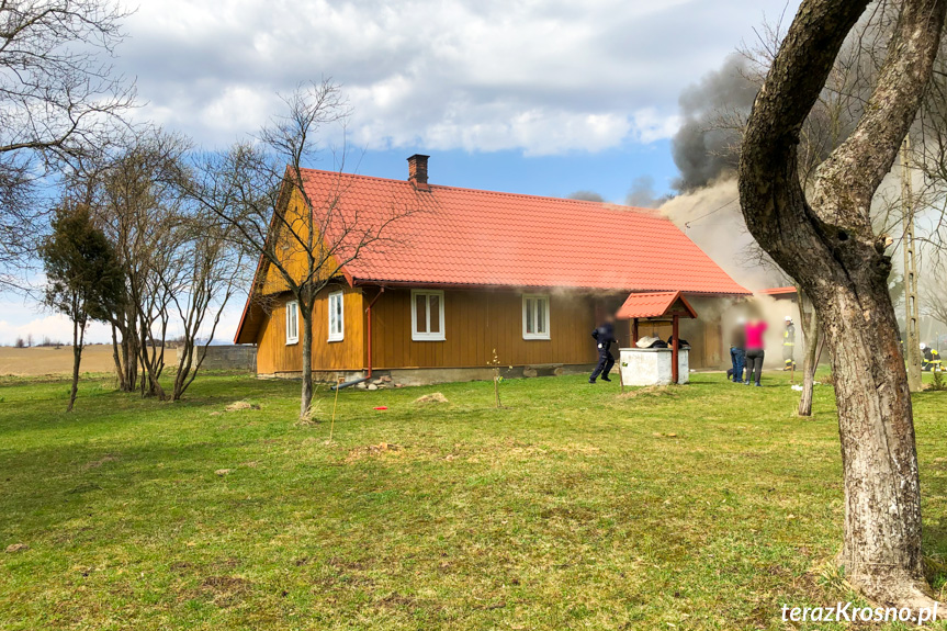 Pożar budynku gospodarczego w Rogach