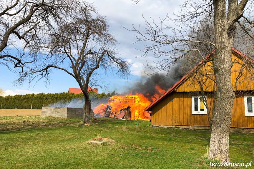 Pożar budynku gospodarczego w Rogach