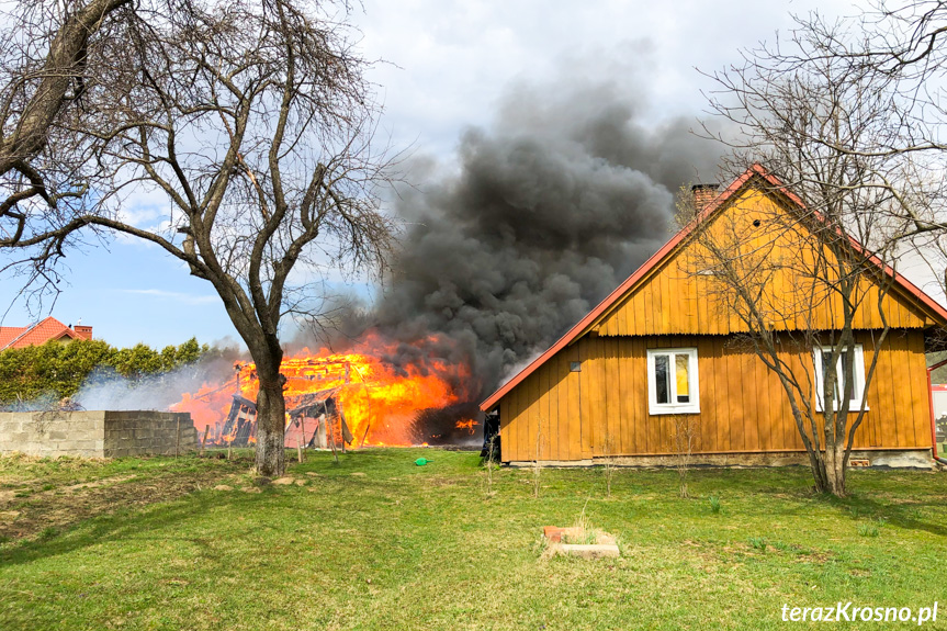 Pożar budynku gospodarczego w Rogach