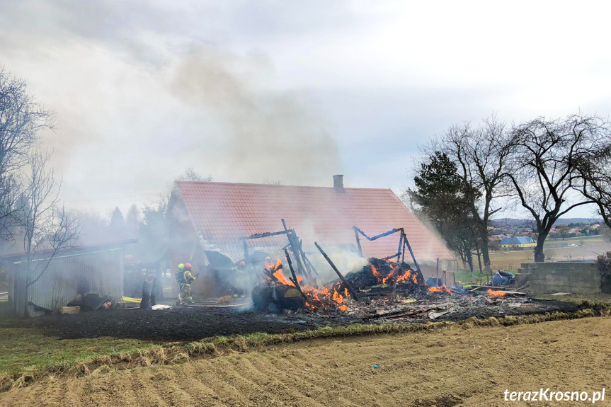 Pożar budynku gospodarczego w Rogach