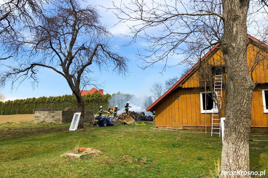 Pożar budynku gospodarczego w Rogach