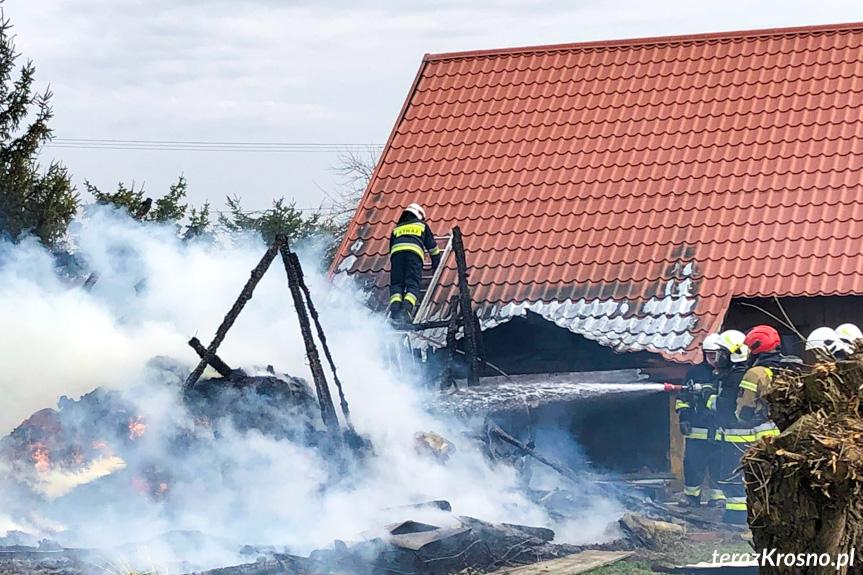 Pożar budynku gospodarczego w Rogach