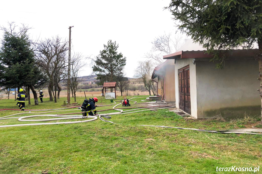 Pożar budynku gospodarczego w Rogach