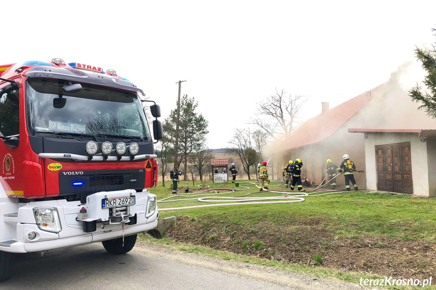 Pożar budynku gospodarczego w Rogach