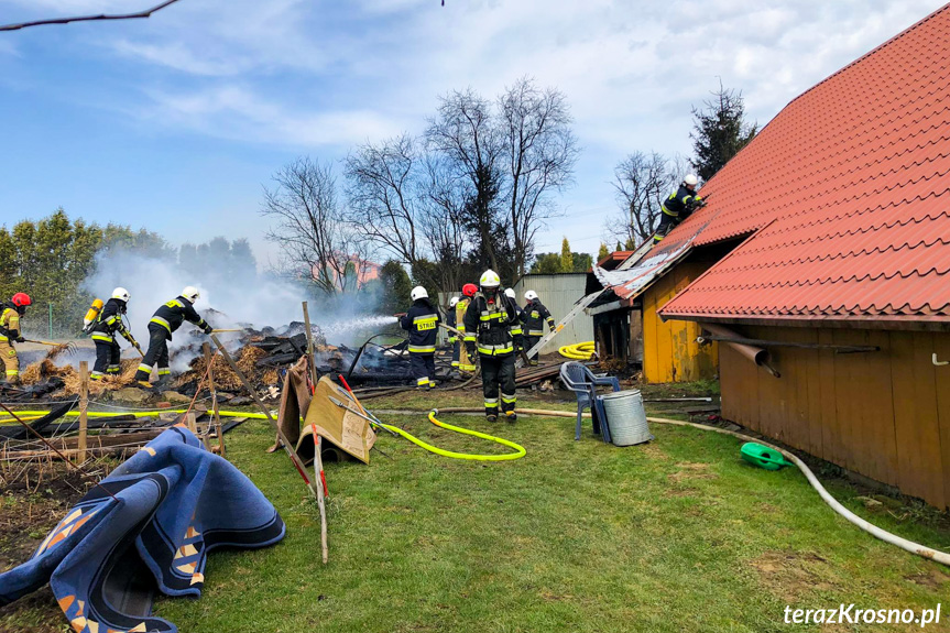 Pożar budynku gospodarczego w Rogach