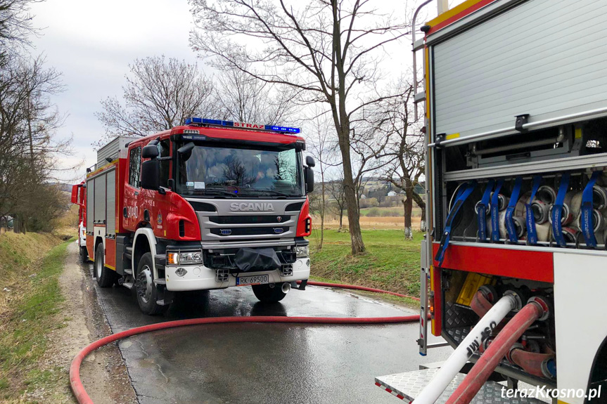 Pożar budynku gospodarczego w Rogach