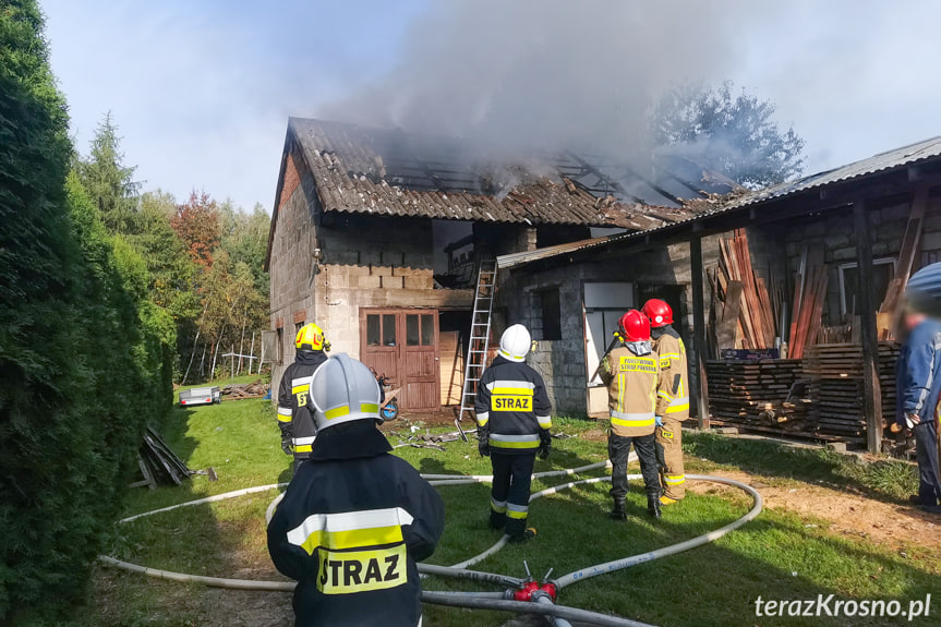 Pożar budynku w Rogach