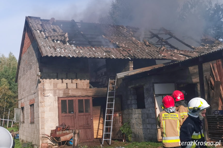 Pożar budynku w Rogach