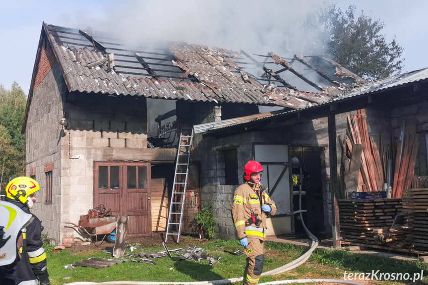 Pożar budynku w Rogach