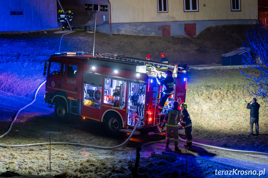 Pożar drewnianego domu w Równem