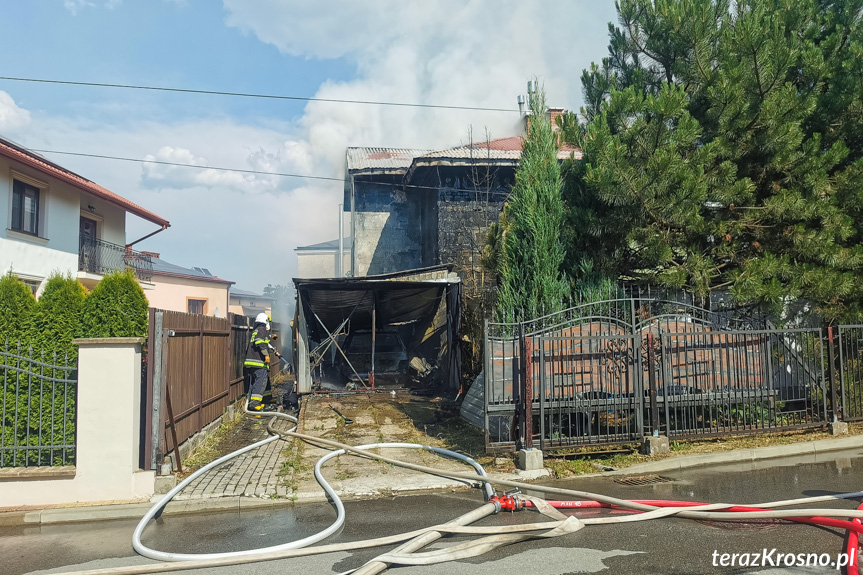 Pożar garażu w Krośnie