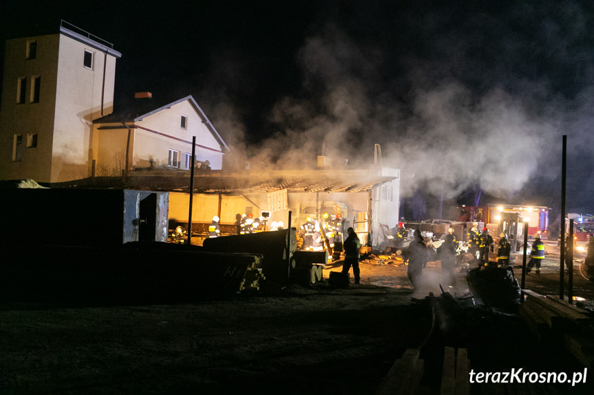 Pożar na terenie tartaku w Łękach Dukielskich