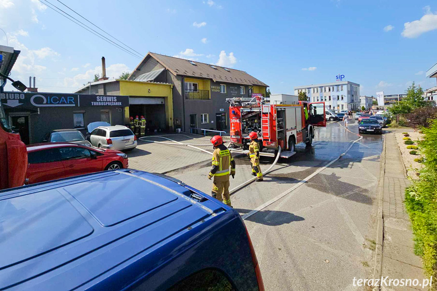 Pożar na terenie warsztatu w Krośnie