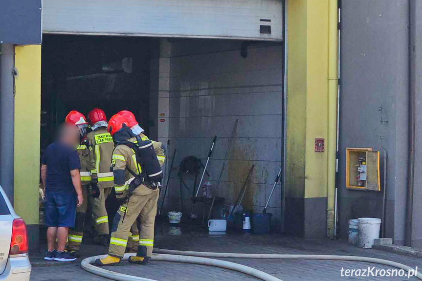 Pożar na terenie warsztatu w Krośnie