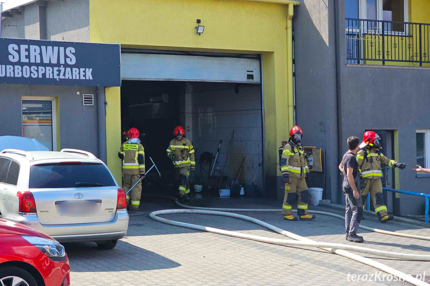 Pożar na terenie warsztatu w Krośnie