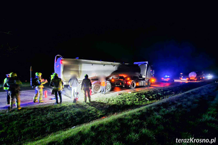 Pożar opony w samochodzie ciężarowym w Równem