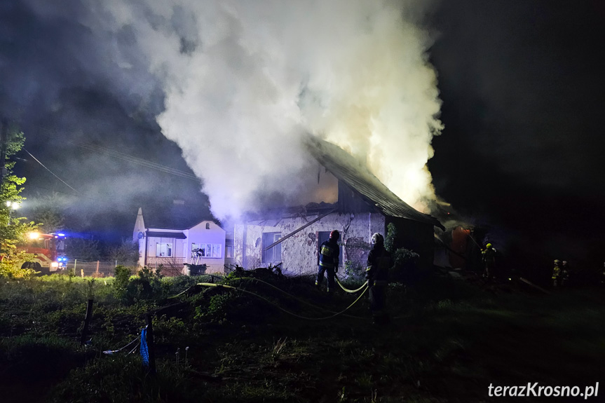 Pożar pustostanu w Rogach